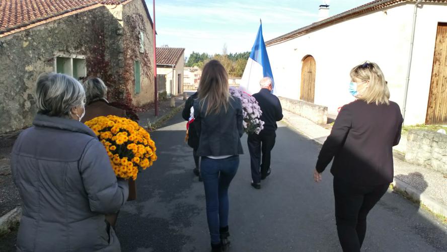 Marche vers le monument aux morts